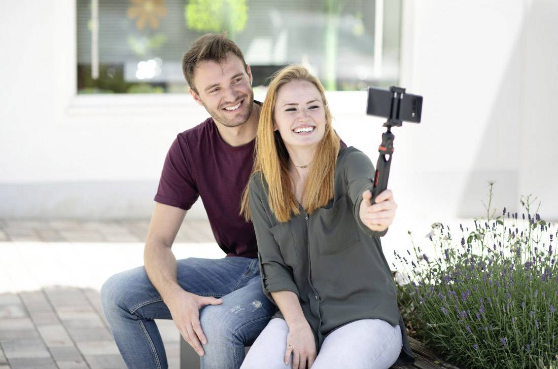 Hama Solid Tischstativ 1/4 Zoll Arbeitshöhe=16 - 19 cm Schwarz Kugelkopf, Wasserwaage, inkl. Smartphonehalter