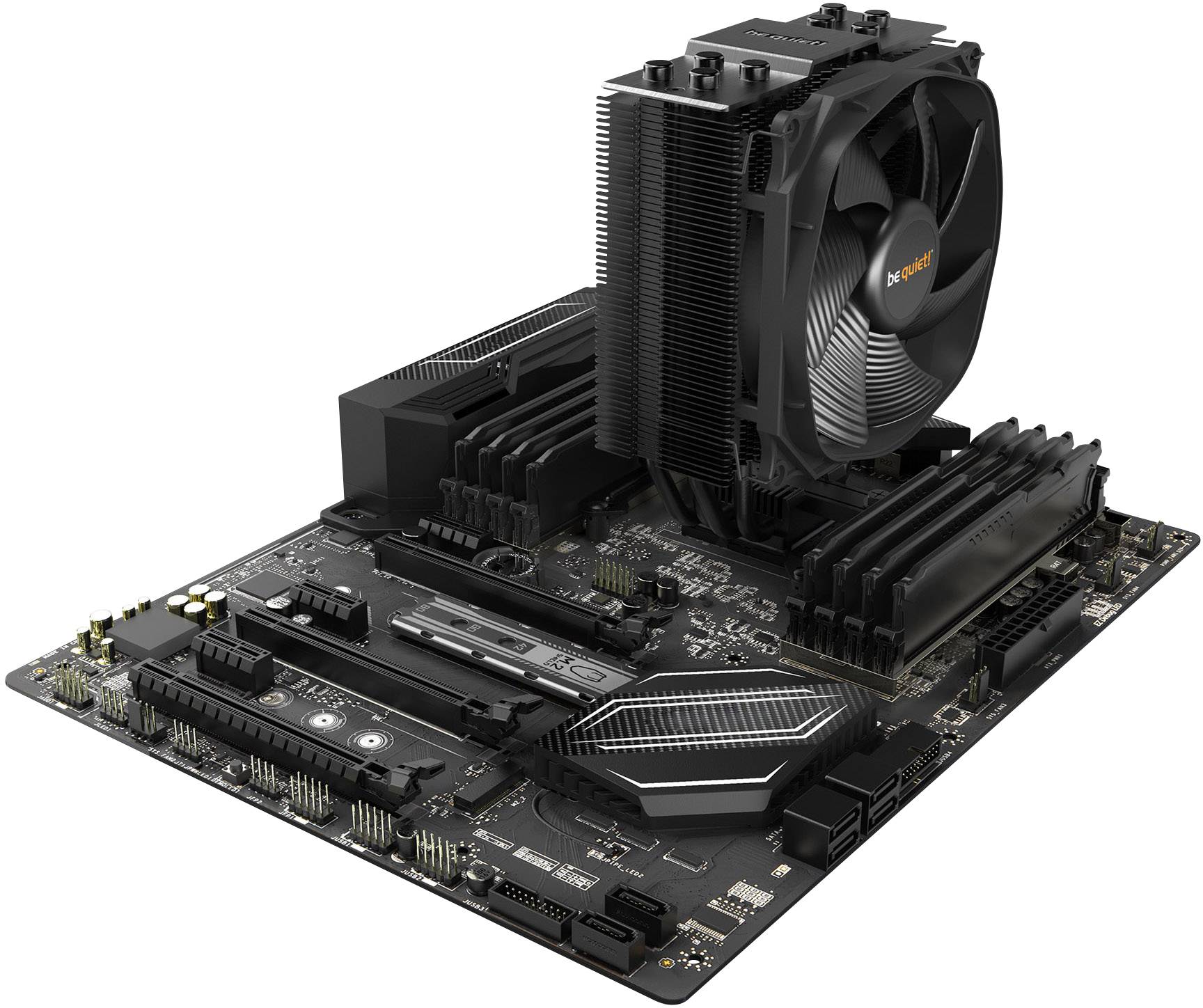 Abgebildet ist ein Computer-Mainboard mit installiertem CPU-Kühler. Es zeigt verschiedene Anschlüsse und Steckplätze für Komponenten.