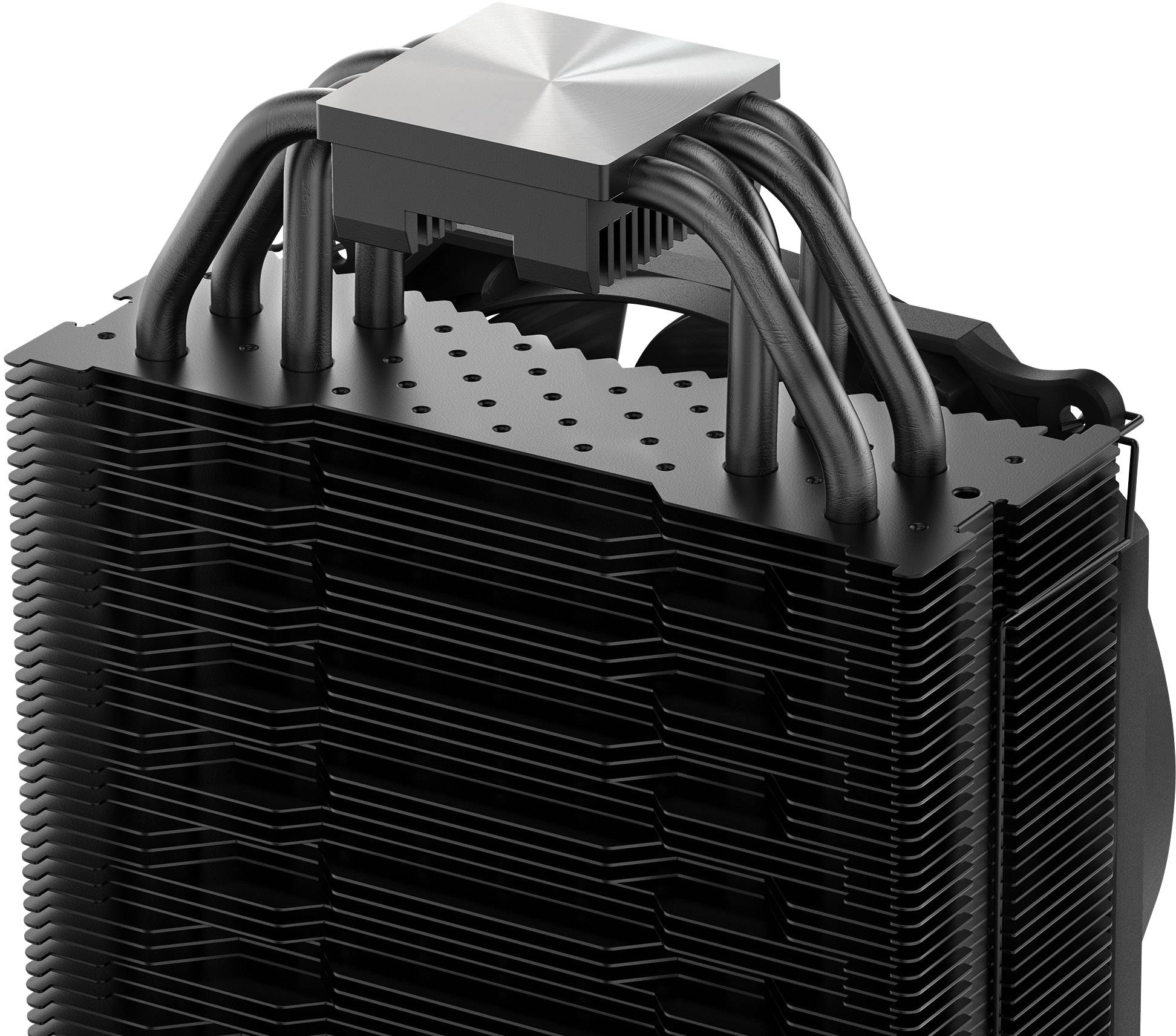 Ein schwarzer CPU-Kühler mit mehreren Metallrippen und Heatpipes zur Wärmeableitung.