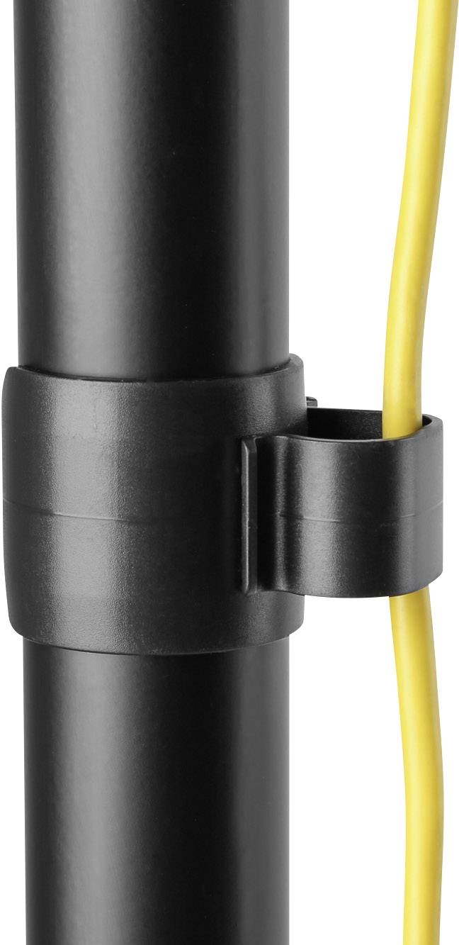Schwarzes Kunststoffrohr mit gelbem Kabel, das von einer schwarzen Halterung fixiert wird.