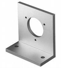 Metallwinkelhalterung mit einem zentralen Loch und mehreren Montageschraubenlöchern.