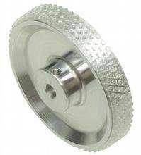 Metallisches, geriffeltes Rad, vermutlich ein Maschinenteil, angezeigt in einer perspektivischen Ansicht.