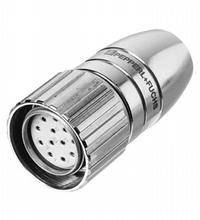 Metallischer Steckverbinder mit mehreren Pins sichtbar, geeignet für industrielle Anwendungen; markiert mit 'PEPPERL+FUCHS'.