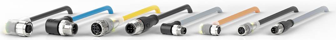 Verschiedene industrielle Steckverbindertypen in einer Reihe, mit farbigen Griffen zur Unterscheidung, auf weißem Hintergrund.