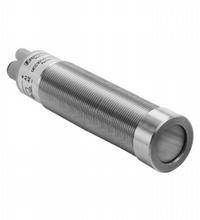 Zylindrischer Sensor aus Metall mit Anschlusskabel, oft verwendet in der Automatisierungstechnik zur Erkennung von Objekten.