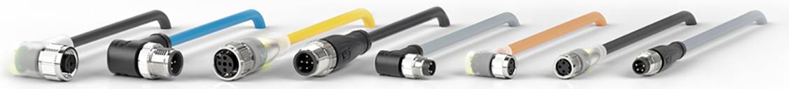 Mehrere Steckverbinder in verschiedenen Farben und Größen liegen nebeneinander auf einer reflektierenden Oberfläche.