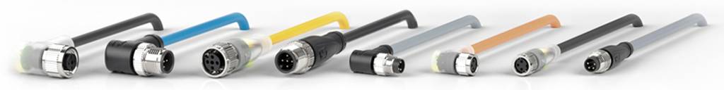 Mehrere farbige Kabel mit runden Steckern nebeneinander angeordnet. Sie variieren in Farben wie Blau, Gelb und Grau.