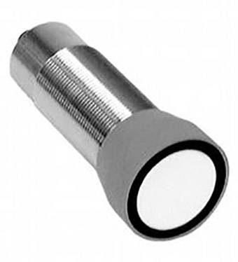 Metallischer Ultraschallsensor, zylindrische Form, geeignet für Abstands- und Geschwindigkeitsmessungen in automatisierten Systemen.