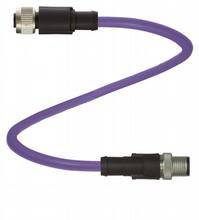 Lila Kabel mit schwarzem und silbernem Steckverbinder an beiden Enden, möglicherweise für elektrische Verbindung.