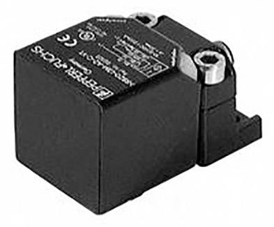 Ein schwarzes, rechteckiges elektrisches Bauteil mit Metallanschlüssen oben. Auf der Oberseite sind technische Daten und CE-Zeichen zu sehen.