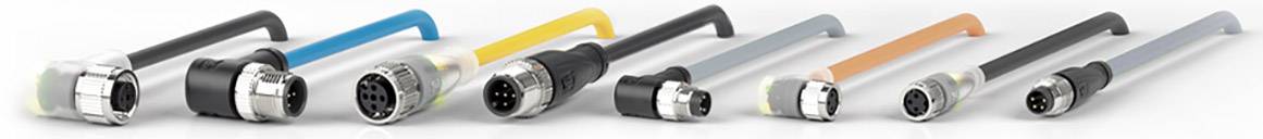 Verschiedene elektrische Steckverbinder in einer Reihe, jeweils mit farbcodierten Griffen, zeigen unterschiedliche Anschlussarten.