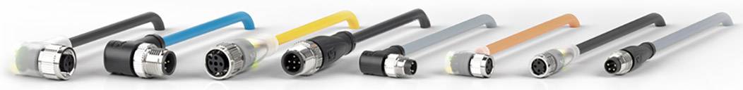 Verschiedene industrielle Steckverbinder in einer Reihe mit unterschiedlichen Farben und Größen, die Metall- und Kunststoffelemente zeigen.