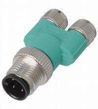 Grüner Y-Adapterstecker mit Metallgewinde, geeignet für die Verbindung von drei Kabeln. Geeignet für elektronische Anwendungen.