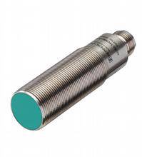 Ein zylindrischer, gerippter, metallischer Sensor mit grünem Abschluss. Häufig in Automatisierung und Maschinen verwendet.