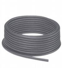 Graues Koaxialkabel, aufgerollt, vor weißem Hintergrund. Ideal für die Übertragung von Fernseh- und Radiosignalen.