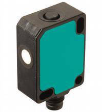 Ein rechteckiger Sensor mit schwarzem Gehäuse und türkisfarbener Vorderseite, geeignet für industrielle Anwendungen.