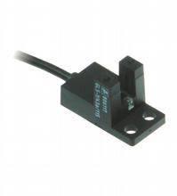 Ein schwarzer optoelektronischer Sensor mit Kabel und zwei Befestigungslöchern, geeignet für präzise Erkennung in Maschinen.