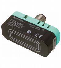 Ein rechteckiger elektronischer Sensor mit schwarzem und türkisfarbenem Gehäuse. Oben befindet sich ein Metallanschluss. CE-Kennzeichnung sichtbar.