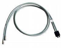 Graues Elektrokabel mit schwarzem Stecker an einem Ende, geeignet für Haushaltsgeräte oder technische Anwendungen.