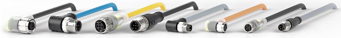 Mehrere industrielle Steckverbinder in verschiedenen Größen und Farben auf weißem Hintergrund, die vielseitige Einsatzmöglichkeiten symbolisieren.