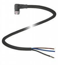 Ein schwarzes Kabel mit einem rechtwinkligen Stecker an einem Ende und drei abisolierten Enden in Blau, Braun und Schwarz am anderen.