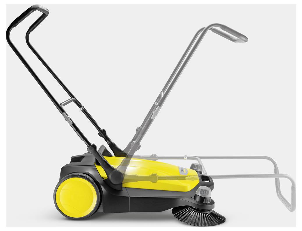 Ein gelb-schwarzer manueller Bodenkehrgerät mit verstellbarem Griff, der aus verschiedenen Blickwinkeln gezeigt wird und sein ergonomisches Design betont.