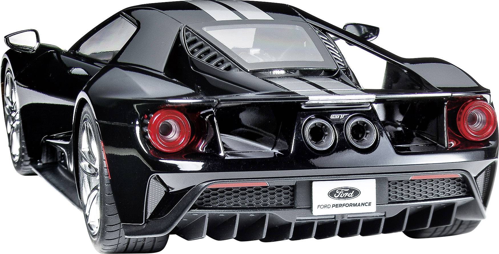 Ein schwarzer Sportwagen von hinten. Der Wagen hat auffällige Rückleuchten, zwei Auspuffrohre und ein Ford Performance Kennzeichen.