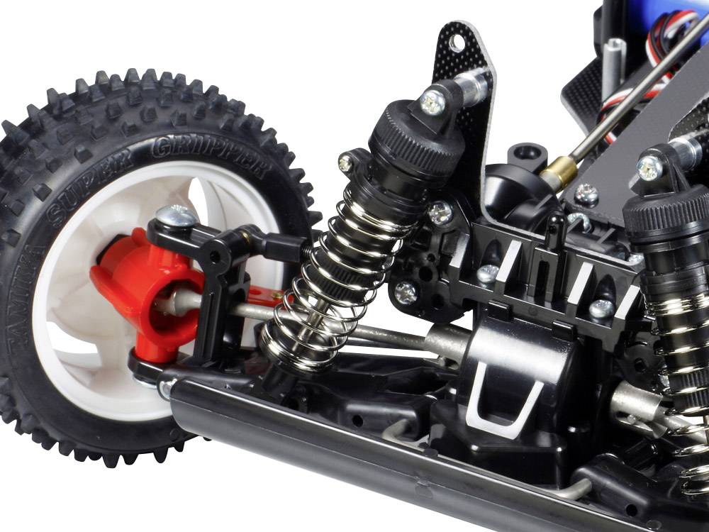 Nahaufnahme eines Modellauto-Vorderreifens mit Federungssystem, das die mechanischen Details wie Stoßdämpfer und Rad zeigen.