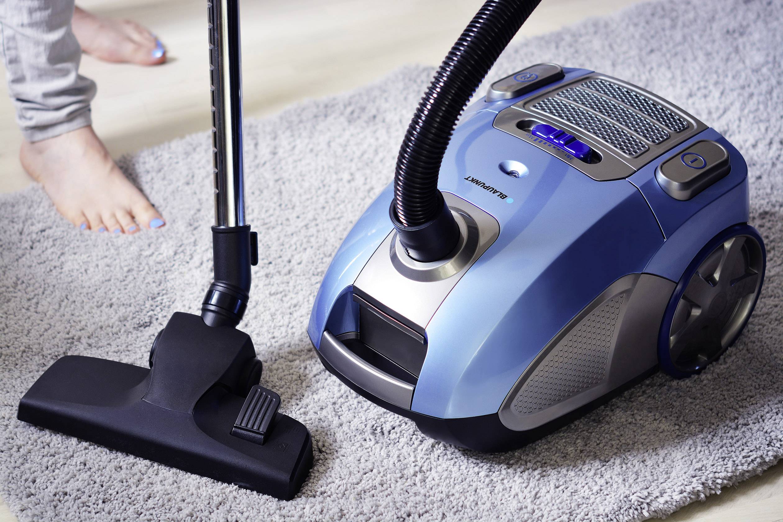 Blaupunkt VCB701 Staubsauger mit Beutel 700W mit Staubbeutel, Turbodüse