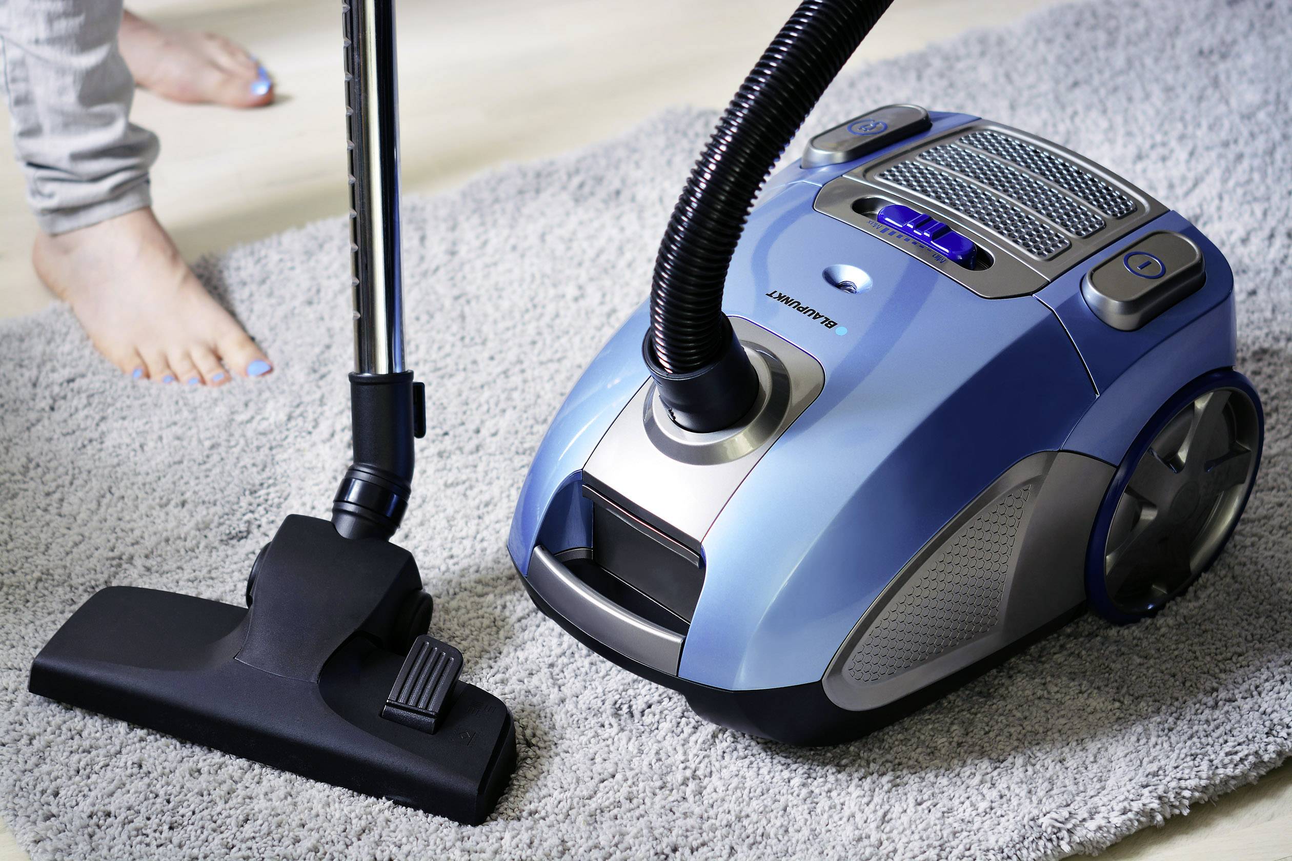 Blaupunkt VCB701 Staubsauger mit Beutel 700W mit Staubbeutel, Turbodüse