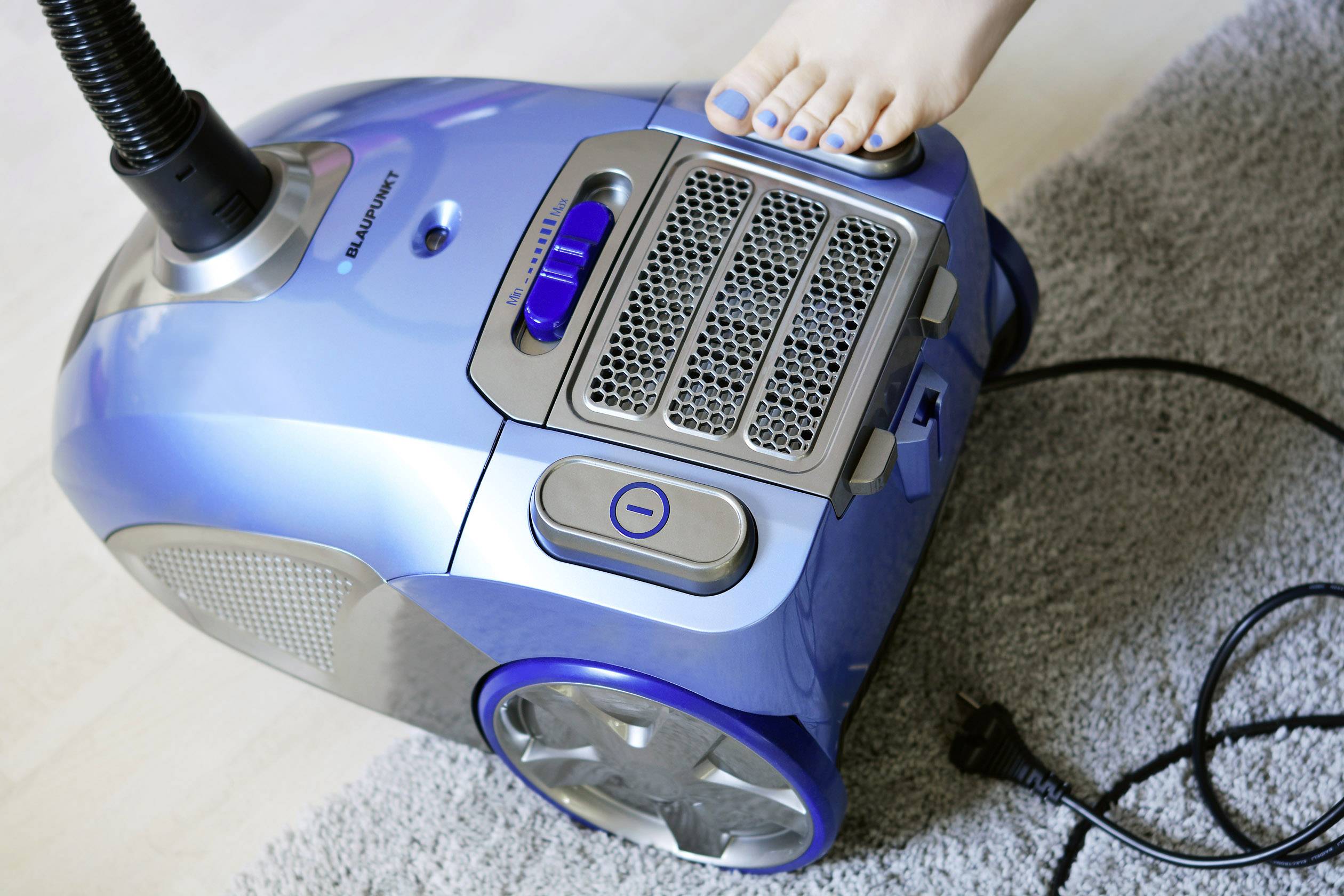 Blaupunkt VCB701 Staubsauger mit Beutel 700W mit Staubbeutel, Turbodüse