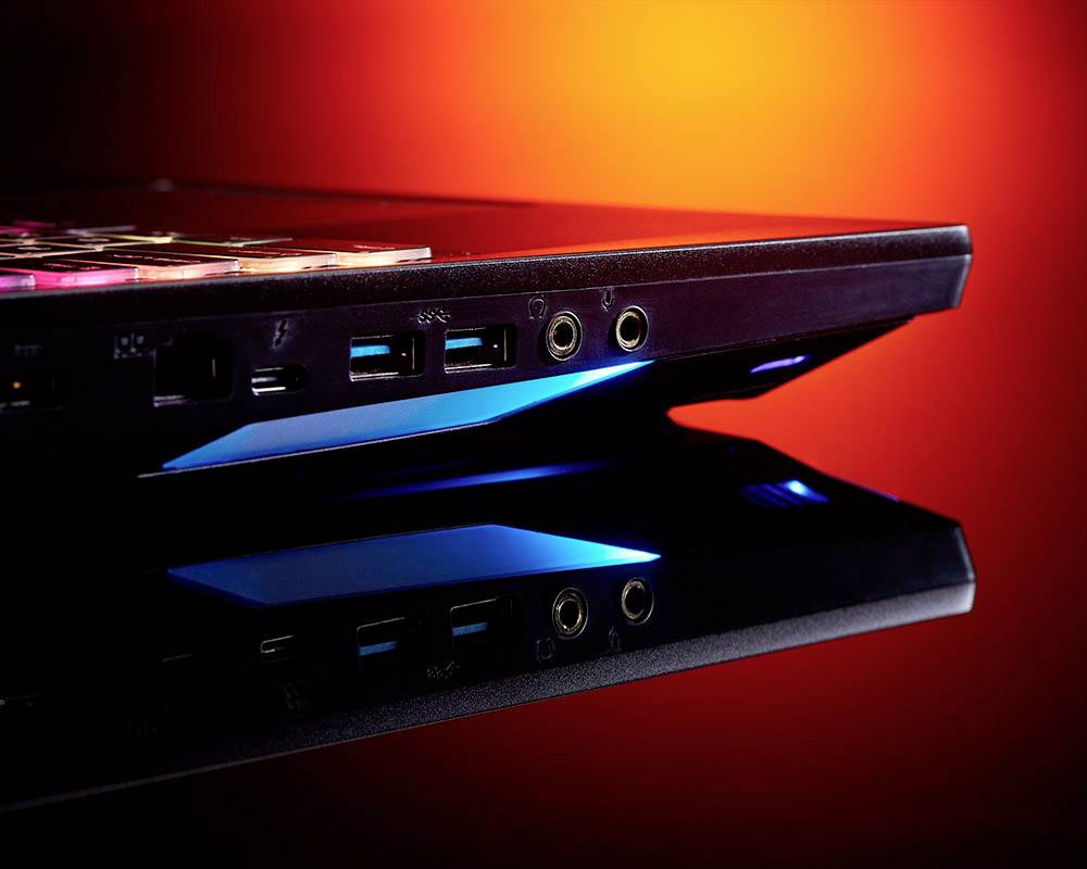 MSI GT76 Titan DT (9SG-209) 43.9cm (17.3 Zoll) Gaming Notebook Intel Core i9 9900K 64GB 2048GB SSD Nvidia GeForce RTX208