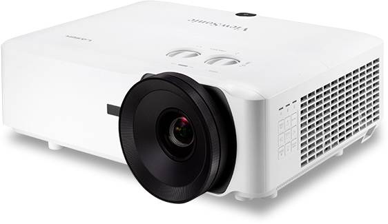 Weißer Projektor mit großem Objektiv und Lüftungsschlitzen an der Seite. Geeignet für Präsentationen in großen Räumen.