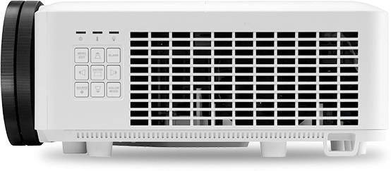 Ein weißer Projektor mit Lüftungsgitter und seitlichen Bedientasten.