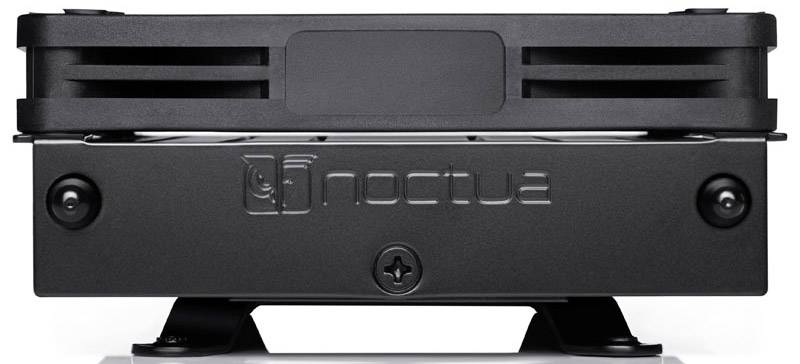 Schwarzer Noctua-Lüfter, seitliche Ansicht, zeigt Lüftungsschlitze und Logo.