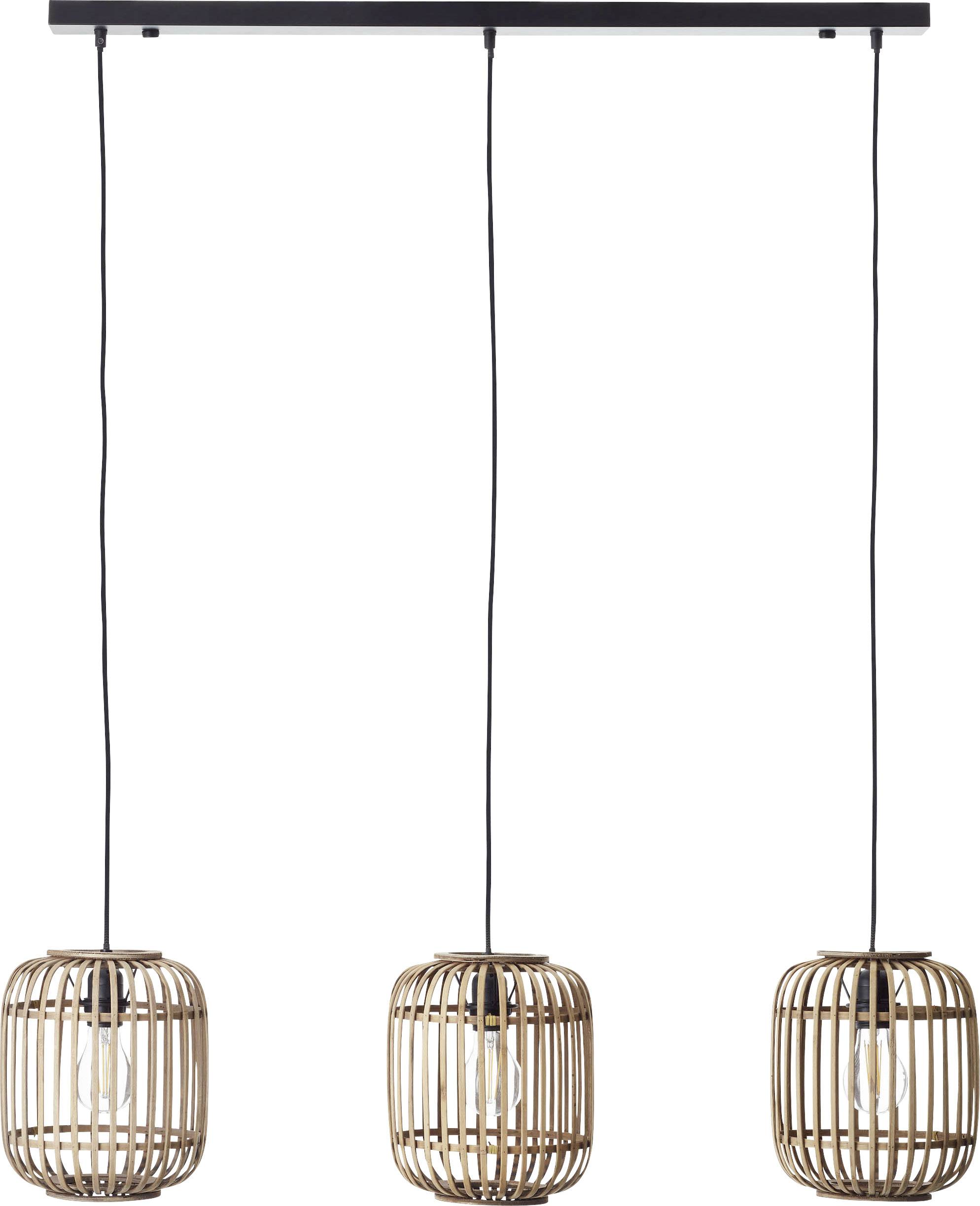 Drei hängende Lampen mit Rattan-Lampenschirmen, die an schwarzen Kabeln von einer Metallleiste herabhängen.