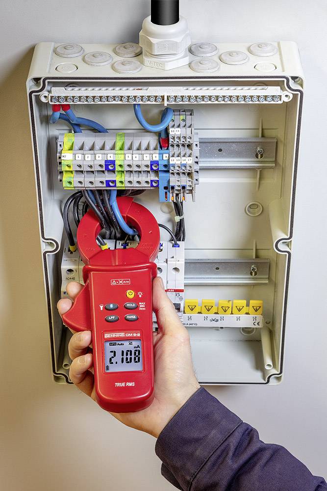 Benning CM 9-2 Stromzange digital Datenlogger CAT IV 300V Anzeige (Counts): 6000