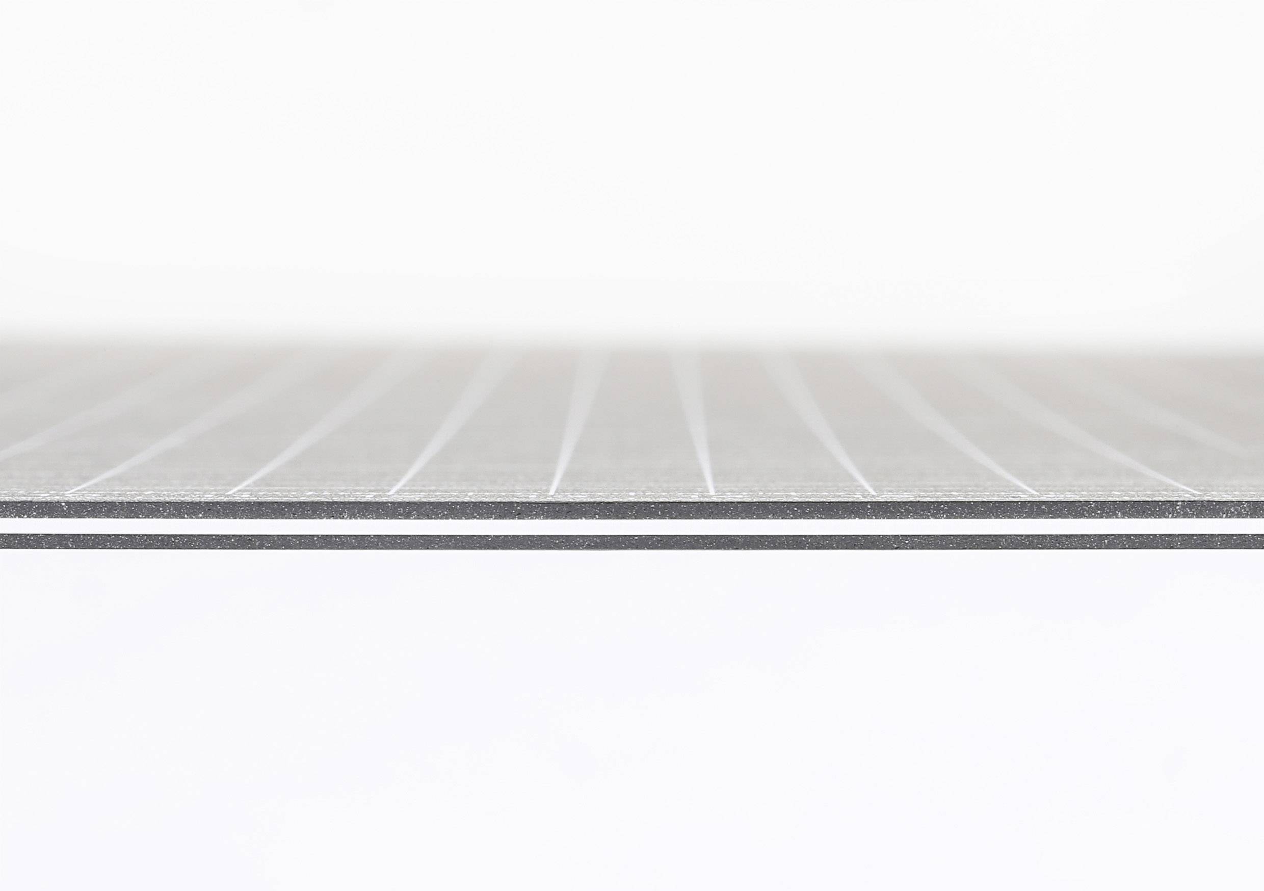 Heller Hintergrund mit horizontalen Linien; minimalistische Darstellung einer flachen Oberfläche in schlichter Anordnung.