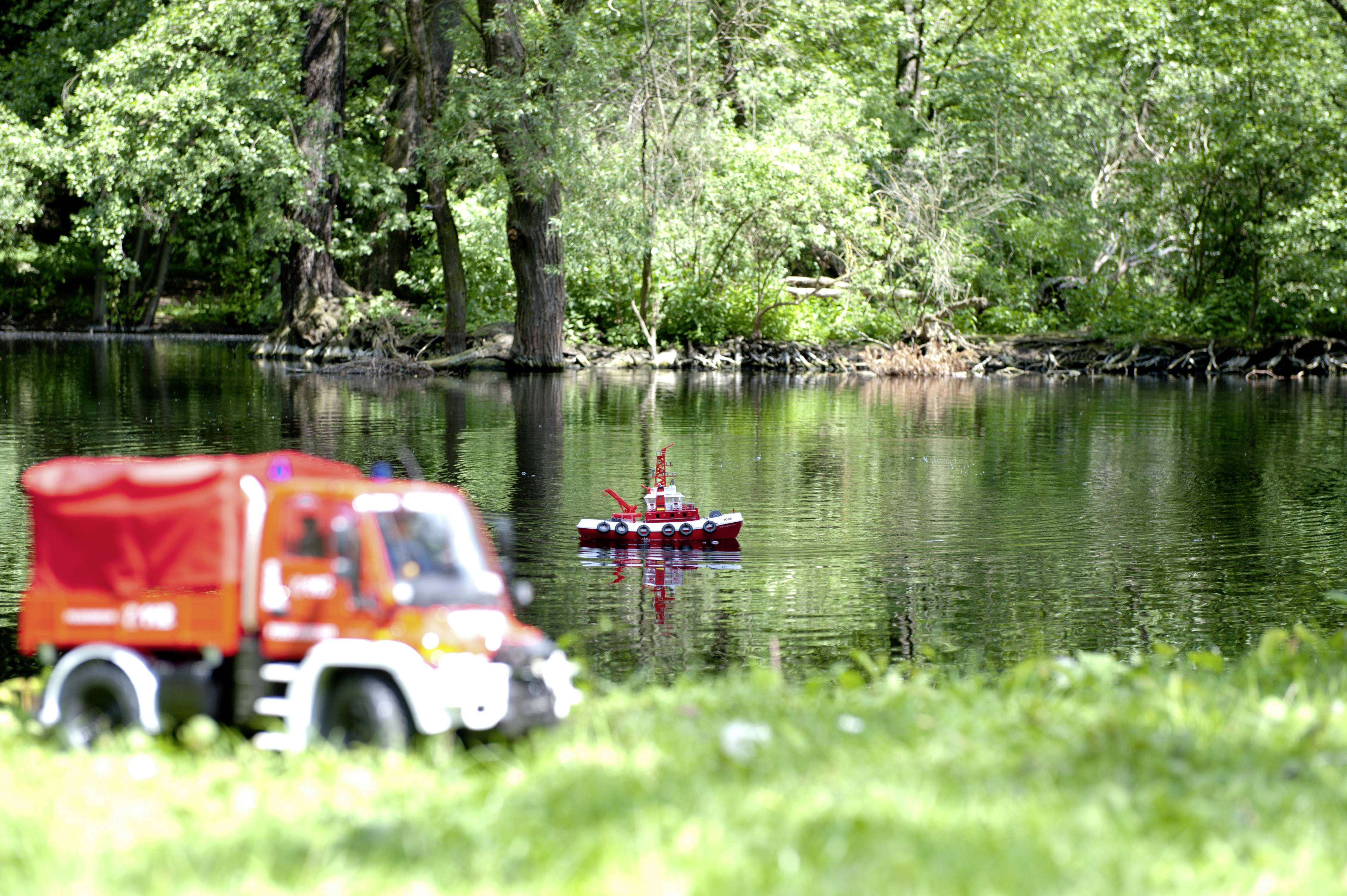 Carson Modellsport RC-Feuerlöschboot TC-08 RC Motorboot RtR 580 mm