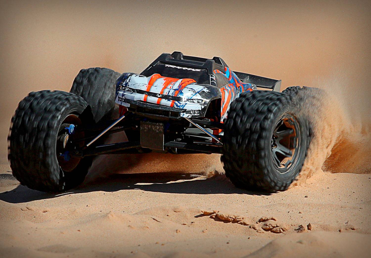 Traxxas E-Revo BL 2.0 4x4 VXL Orange Brushless 1:10 RC Modellauto Elektro Monstertruck Allradantrieb (4WD) RtR 2,4GHz