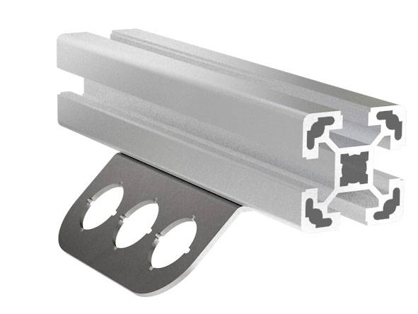 Ein silbernes Aluminiumprofil mit Profilansicht, montiert auf einer dunklen Platte mit drei ovalen Ausschnitten.