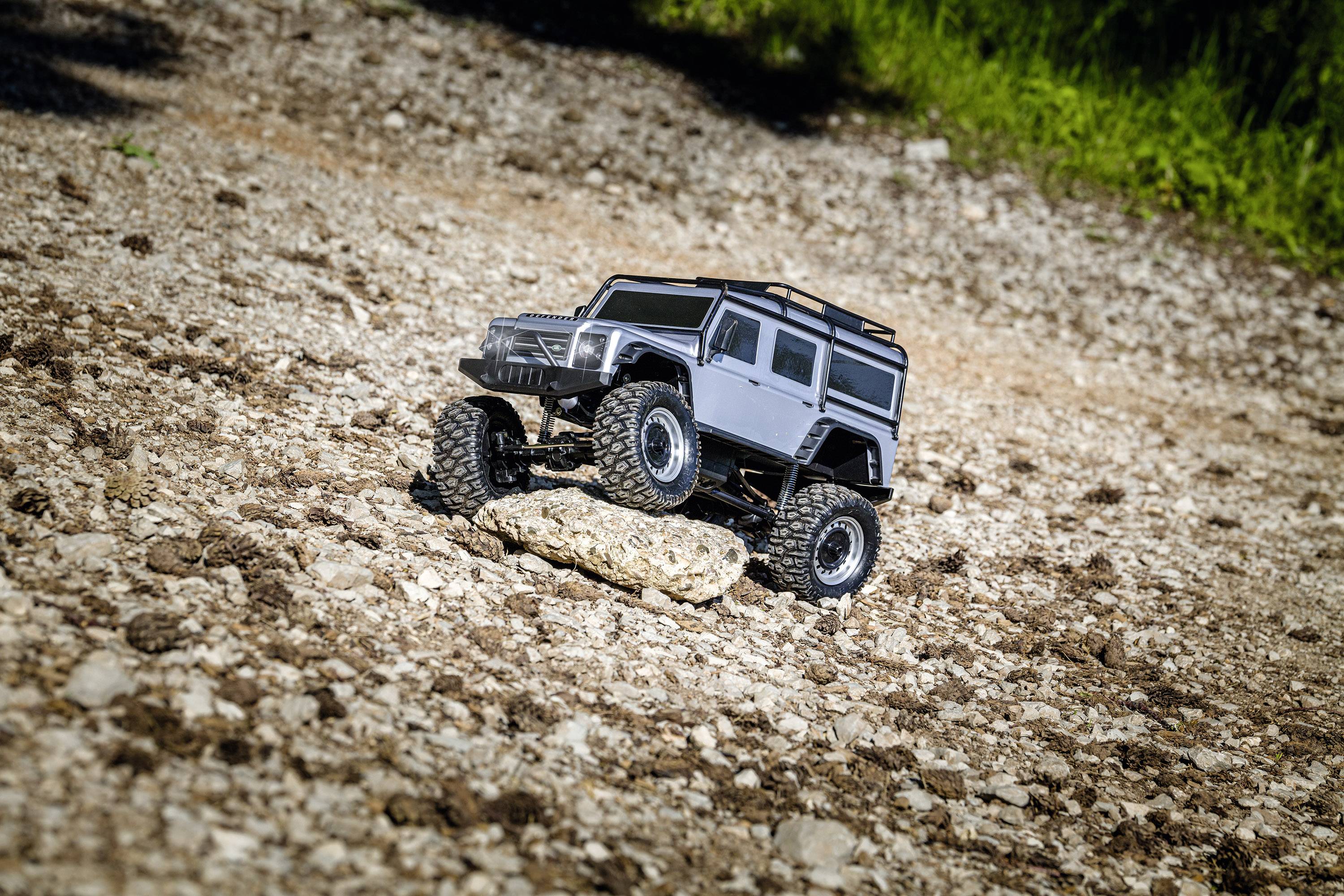 Carson Modellsport Land Rover Defender Silber 1:8 RC Modellauto Elektro Geländewagen Allradantrieb (4WD) RtR 2,4GHz