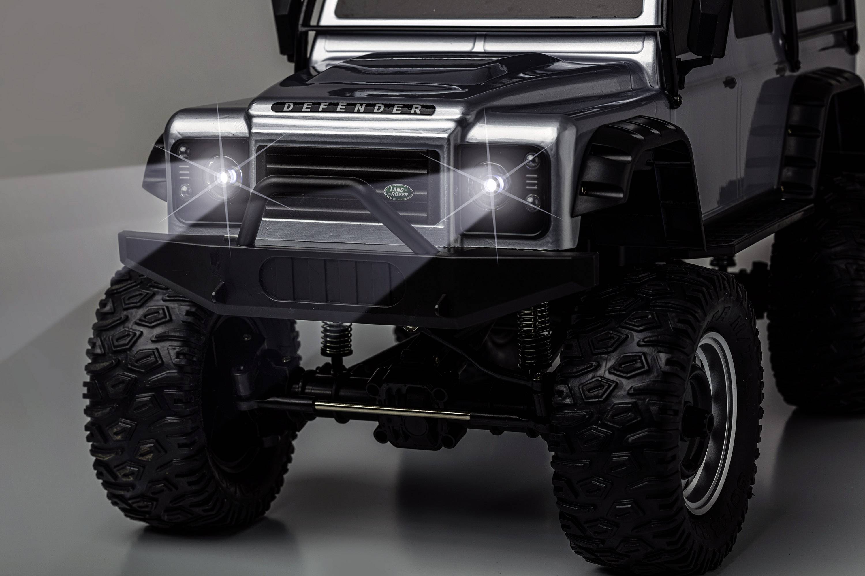 Carson Modellsport Land Rover Defender Silber 1:8 RC Modellauto Elektro Geländewagen Allradantrieb (4WD) RtR 2,4GHz