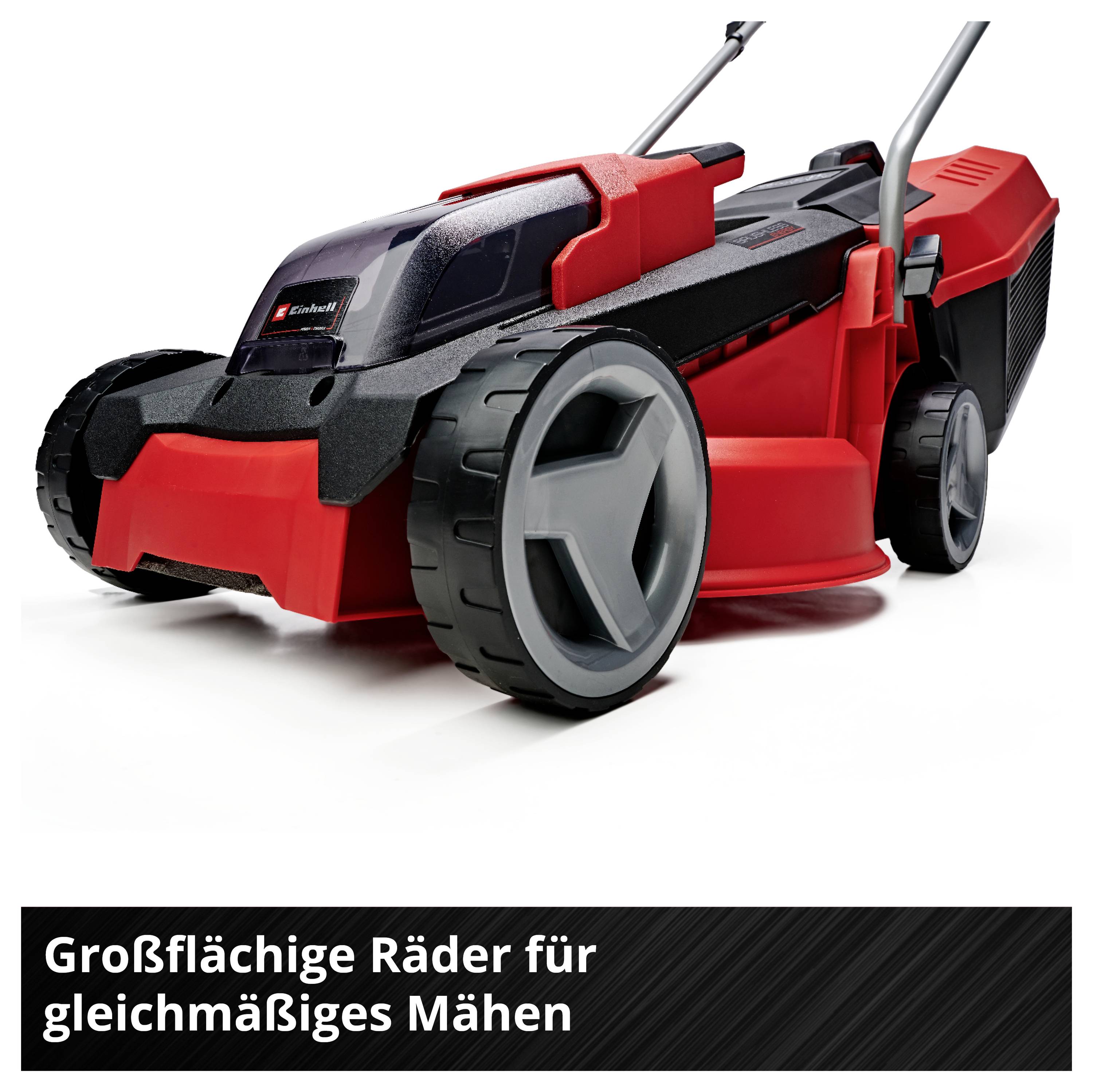 Roter Akku-Rasenmäher mit großen Rädern; unten der Text: 'Großflächige Räder für gleichmäßiges Mähen'.