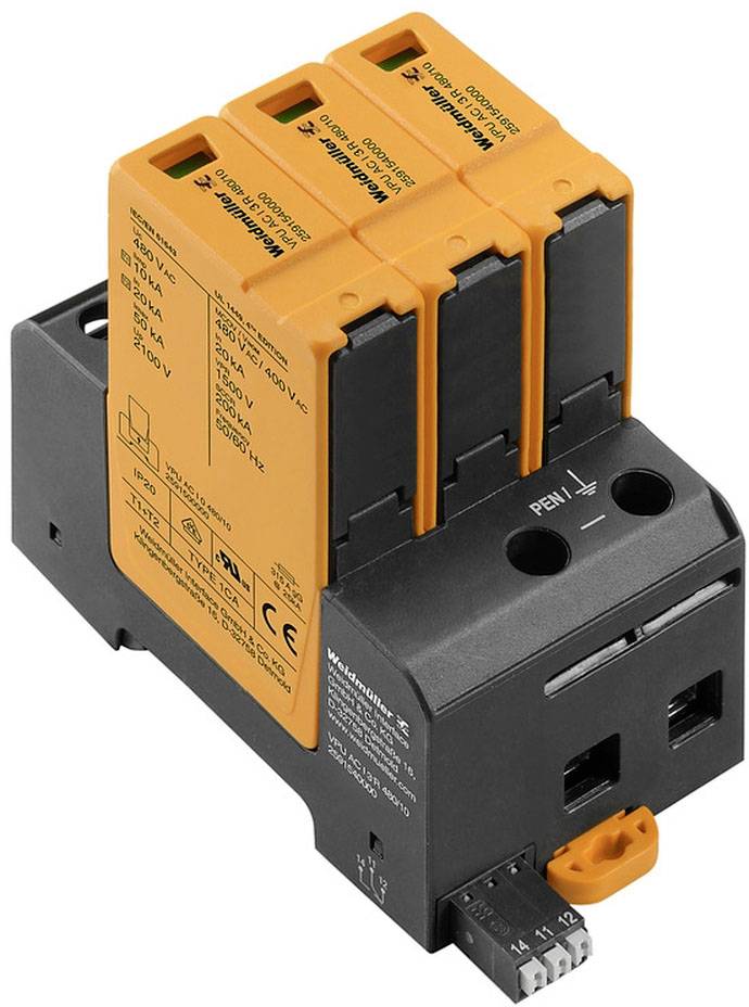 Ein dreiphasiger Überspannungsschutz, bestehend aus orangefarbenen Modulen, dient dem Schutz elektrischer Anlagen vor Überspannungen.
