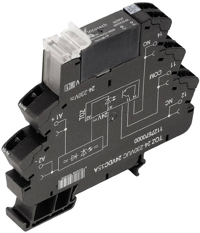 Ein schmaler, schwarzer elektromechanischer Relais-Modul mit aufgedrucktem Schaltplan. Markierungen für Spannung und Strom sind sichtbar.