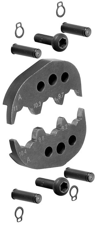 Zwei gebogene Metallteile mit nummerierten Löchern, umgeben von Schrauben und Metallringen. Teile scheinen zusammengefügt zu werden.