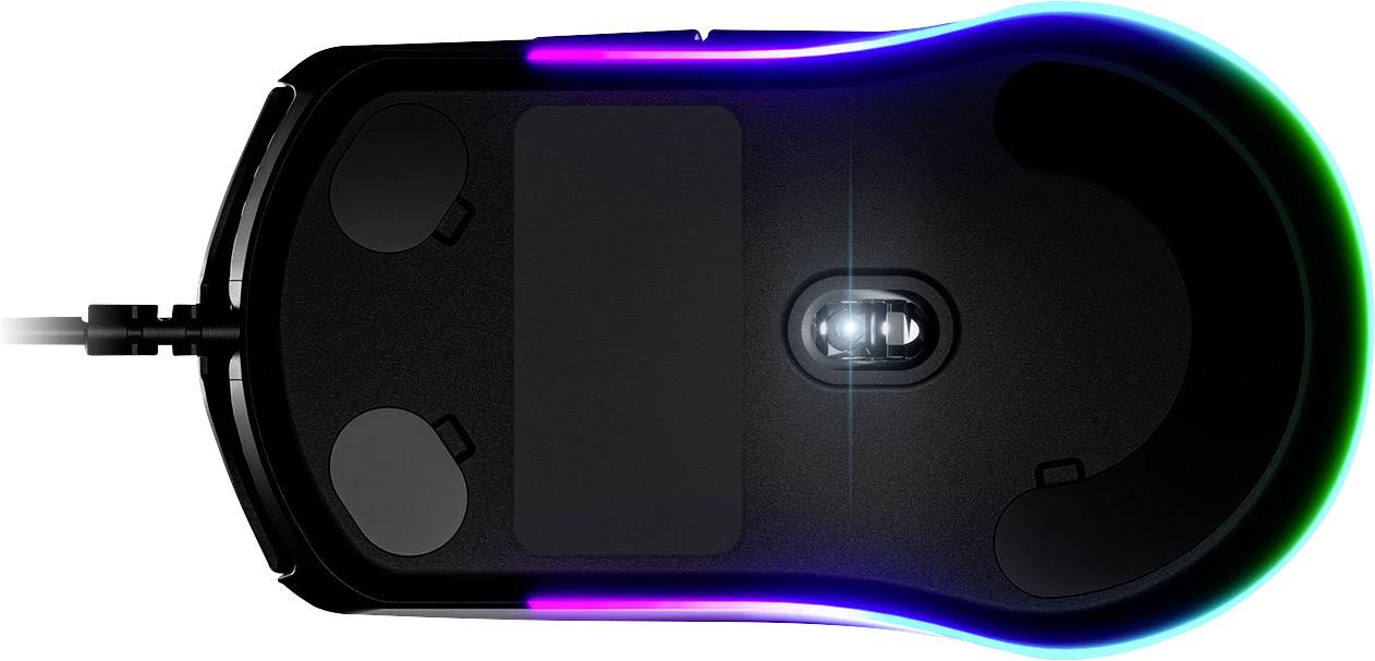 Die Unterseite einer Gaming-Maus mit sichtbarem optischem Sensor und RGB-Beleuchtung an den Rändern.