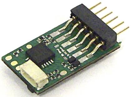 Mikrochip mit mehreren Anschlüssen und elektronischen Bauteilen auf einer grünen Platine. Hauptkomponente für elektronische Geräte.