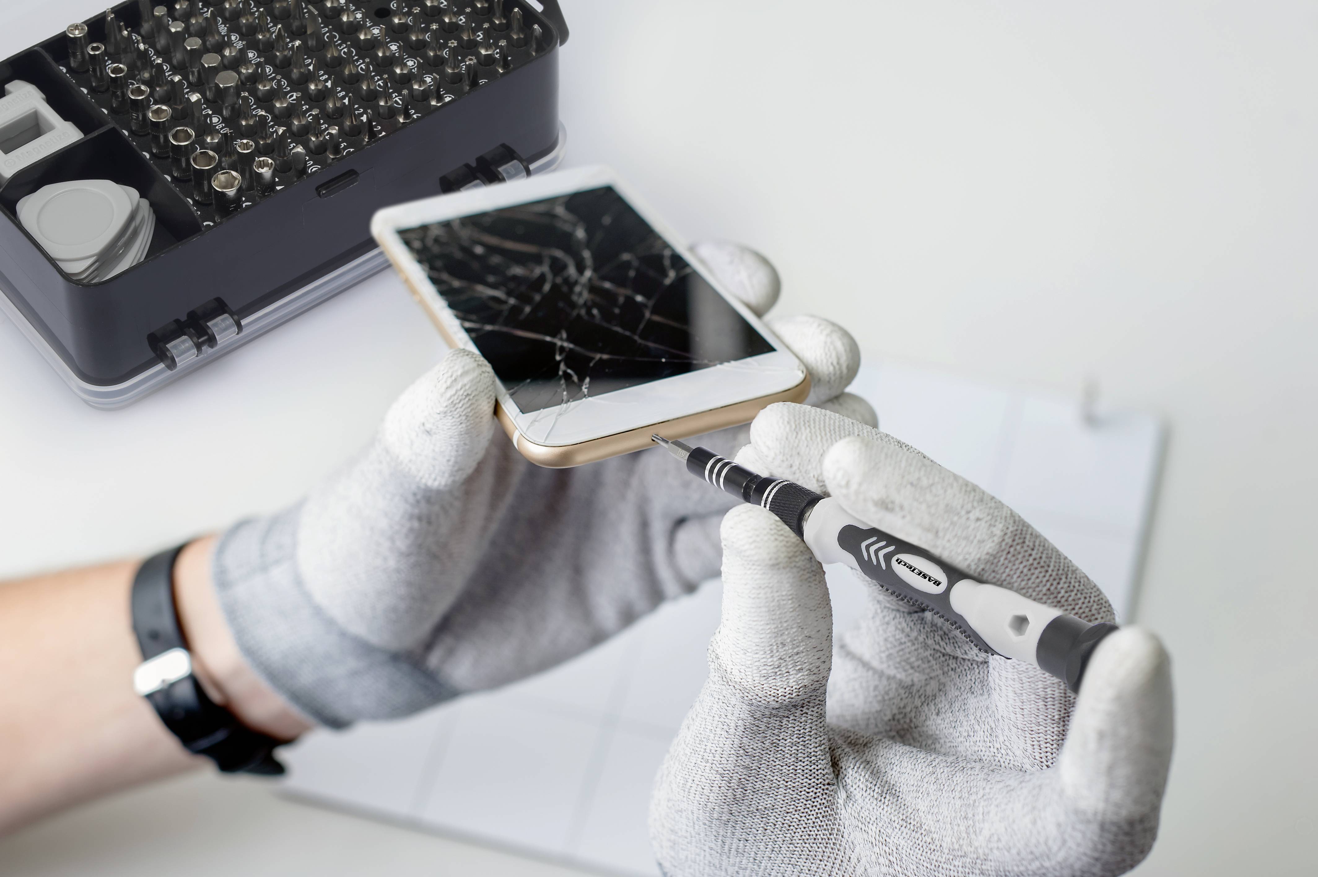 Basetech BT-2247898 Bit-Set 116teilig inkl. Bithalter-Schraubendreher